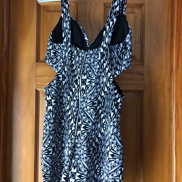 Dress - Picture 4 of 6